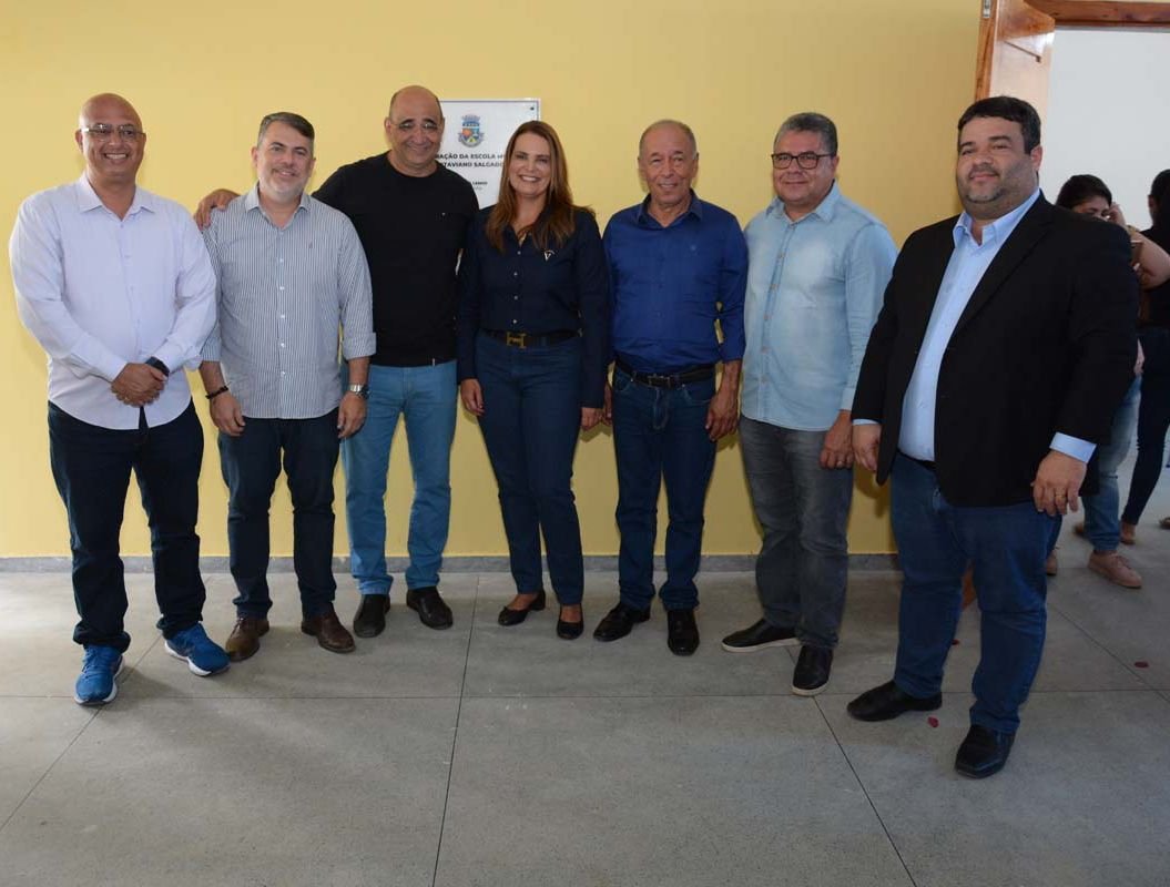 Imagem de Ivan Cordeiro parabeniza prefeita de Conquista por investimentos na educação e compara gestão com o Estado