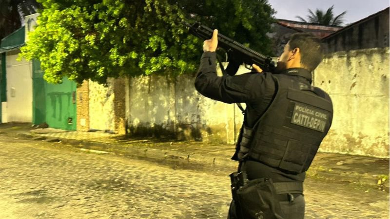 Imagem de Operação bloqueia R$ 15 milhões e mira rede de tráfico de drogas e armas no sul da Bahia