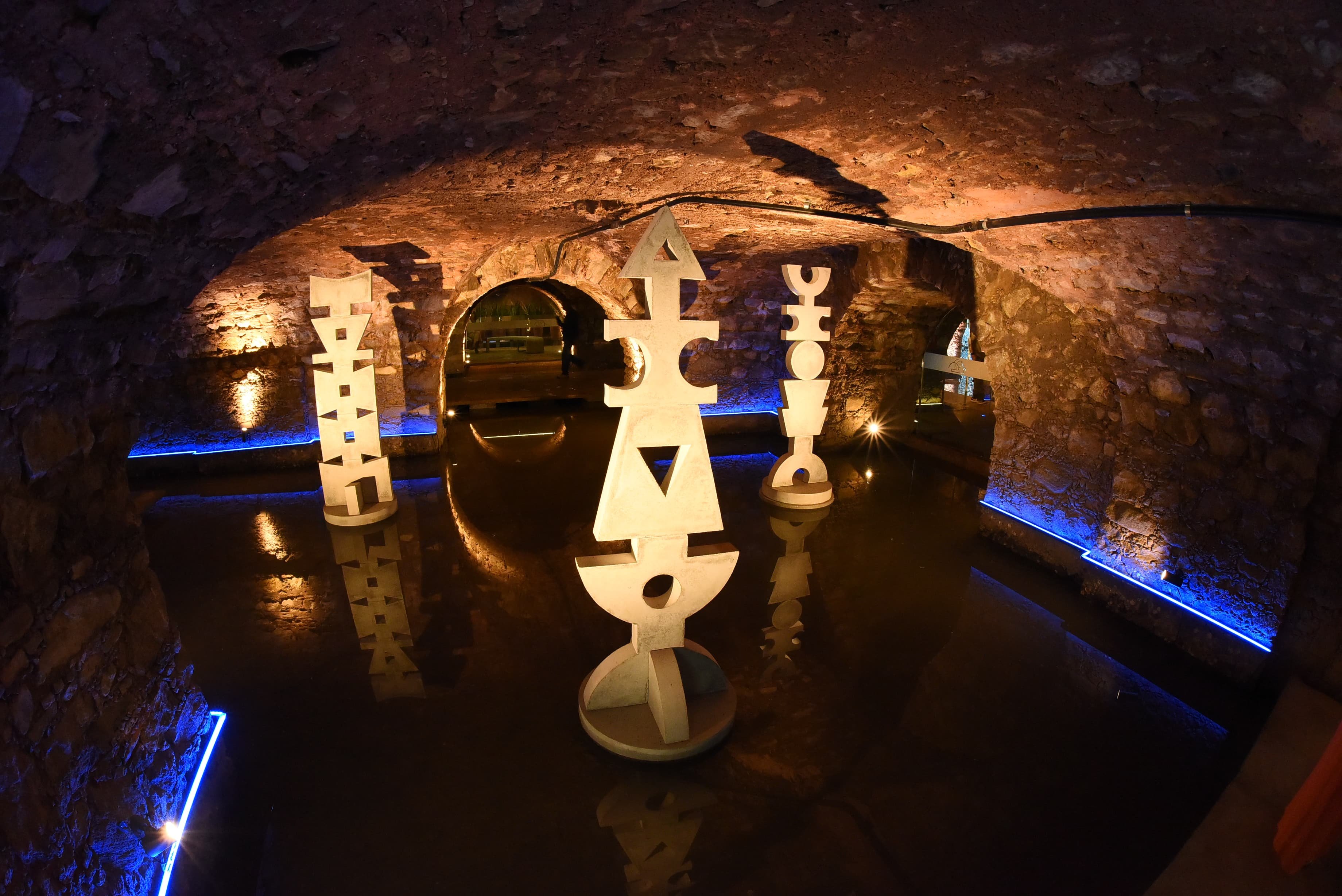 Imagem de Prefeitura inaugura galeria no subsolo do Mercado Modelo com obras de artistas soteropolitanos e exposição com 15 mil 'lágrimas' instagramáveis