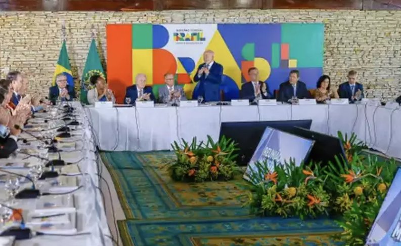 Imagem de Lula fez reunião para terceirizar responsabilidades