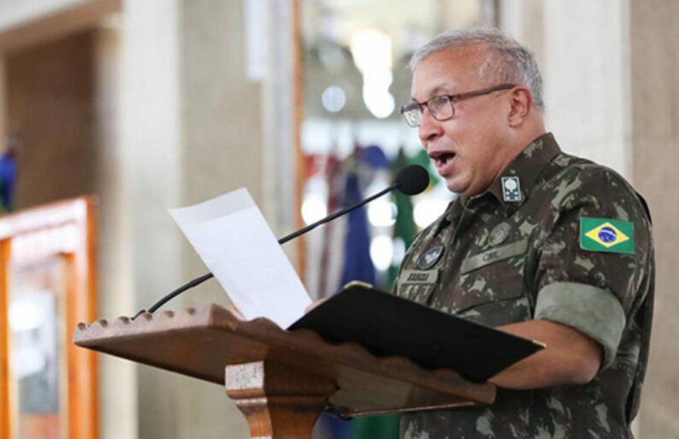 Imagem de Lula demite comandante do Exército e abre crise com militares