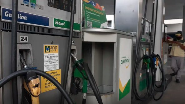 Imagem de Petrobras reduz preço da gasolina A para as distribuidoras