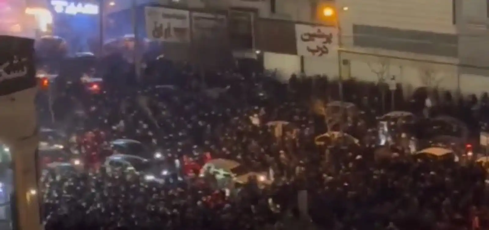 Imagem de Irã anuncia prisão de 200 líderes em protesto; país segue sem internet