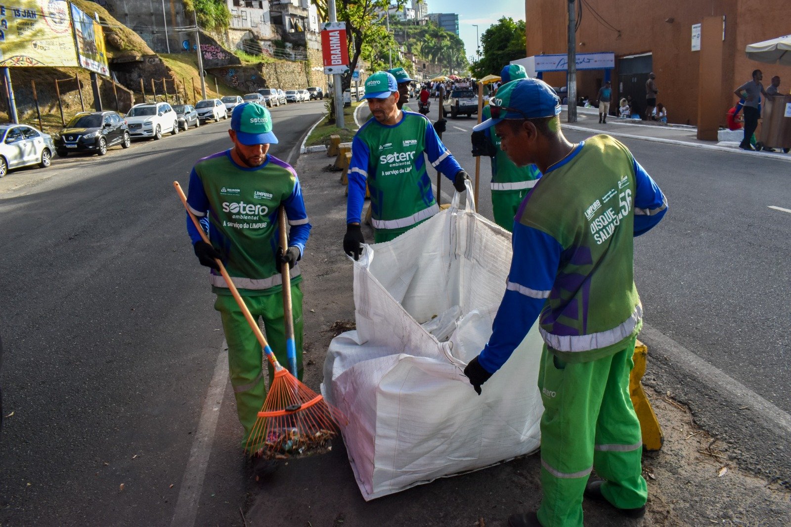 Imagem de Limpurb recolhe mais de 100 toneladas de resíduos na Lavagem do Bonfim 