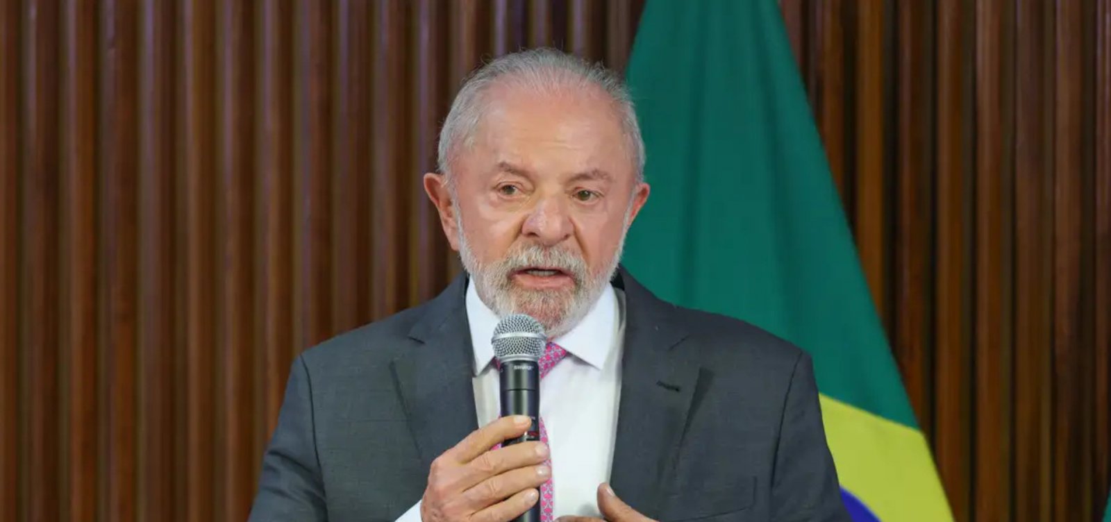 Imagem de Lula critica escolas cívico-militares ao sancionar novo Plano Nacional de Educação