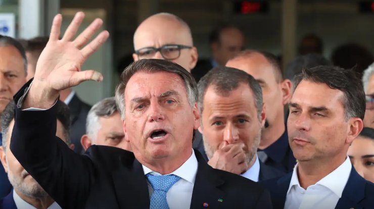 Imagem de Moraes nega pedido para prender Bolsonaro