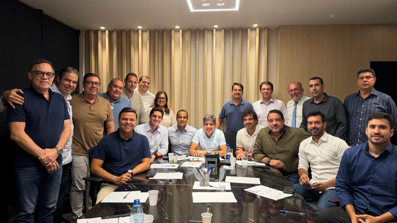 Imagem de ACM Neto reúne deputados e lideranças em encontro político com foco em 2026