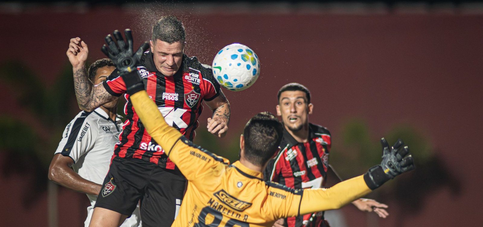 Imagem de Vitória bate o Remo no Barradão na estreia do Campeonato Brasileiro