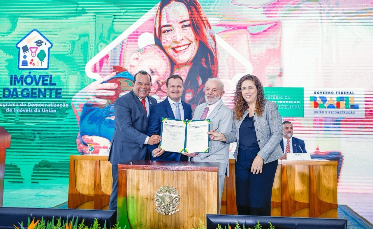 Imagem de Ao lado do presidente Lula, Geraldo Júnior participa, em Brasília, do lançamento do Programa Imóvel da Gente