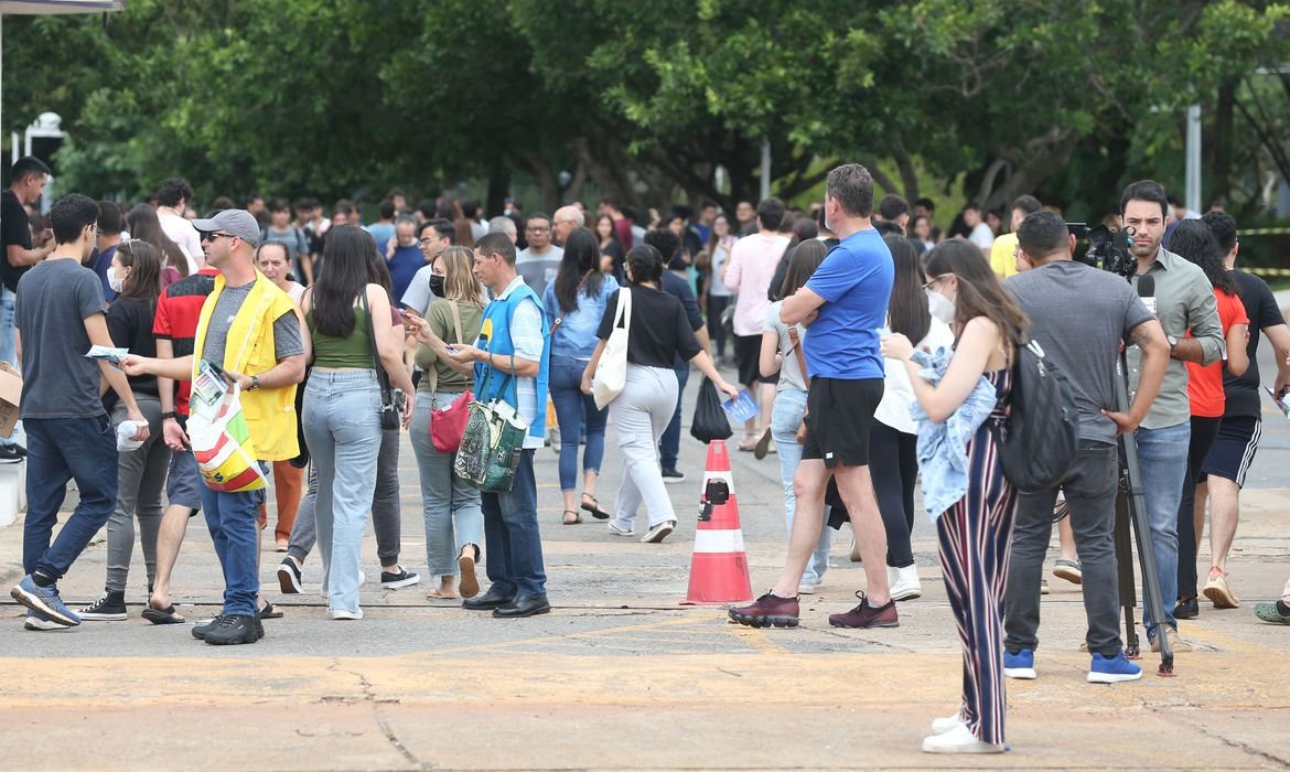 Imagem de Provas do Enem são reaplicadas hoje e amanhã a 3,2 mil estudantes