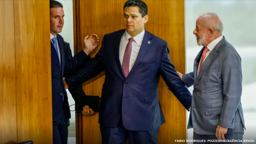 Imagem de Governo Lula libera R$ 2,2 bilhões em emendas Pix para 429 parlamentares