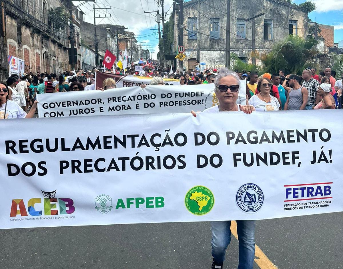 Imagem de No 2 de Julho, servidores estaduais pedem ao governador para negociar  as perdas salariais de 53,3%