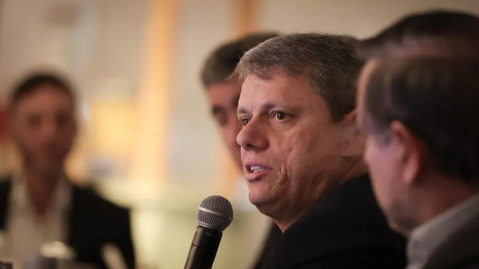 Imagem de Reunião com Bolsonaro que aguarda aprovação de Moraes deve definir candidatura de Tarcísio