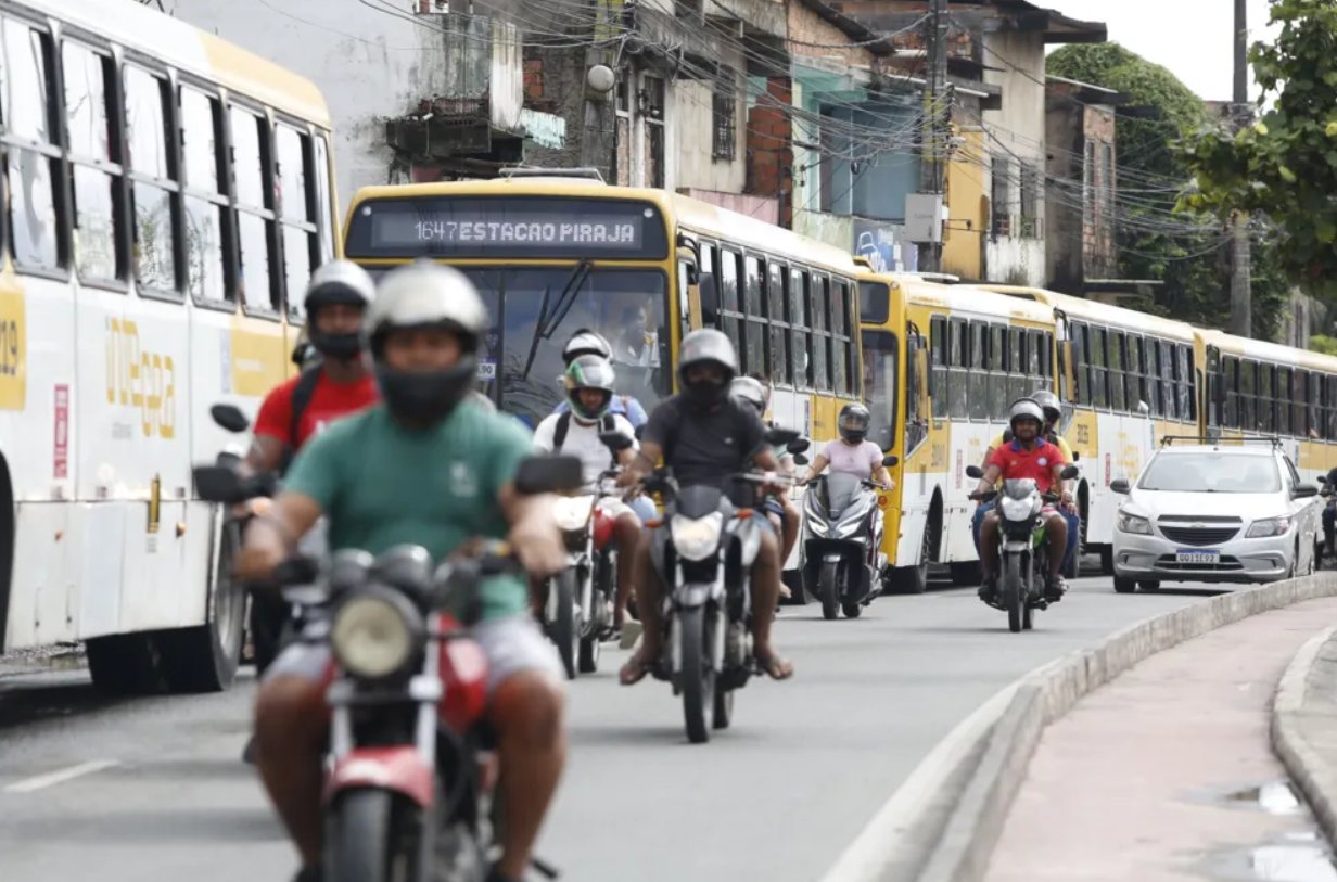 Imagem de Ônibus com rodoviários é assaltado no Lobato