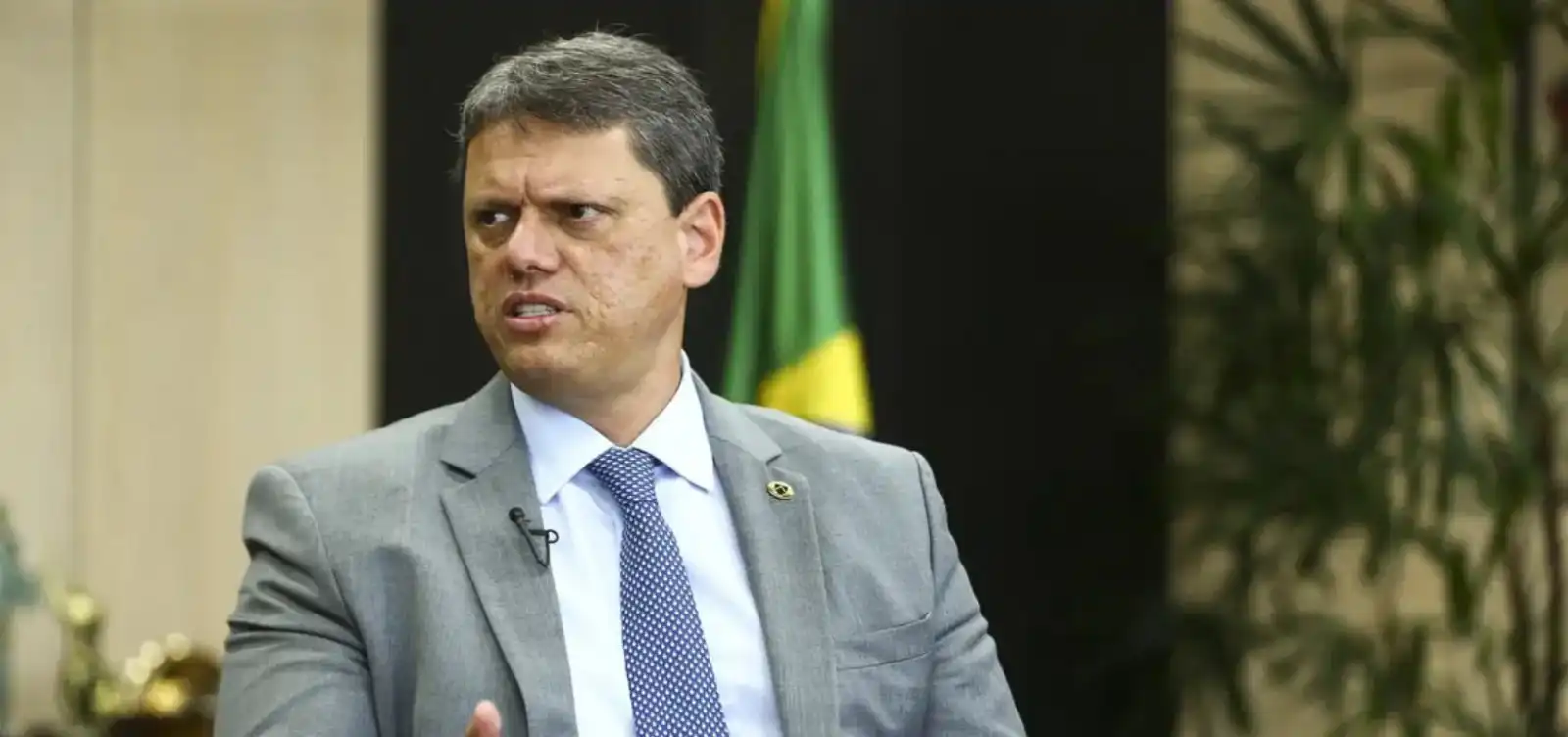 Imagem de Após encontro com Bolsonaro, Tarcísio confirma candidatura em São Paulo para 2026