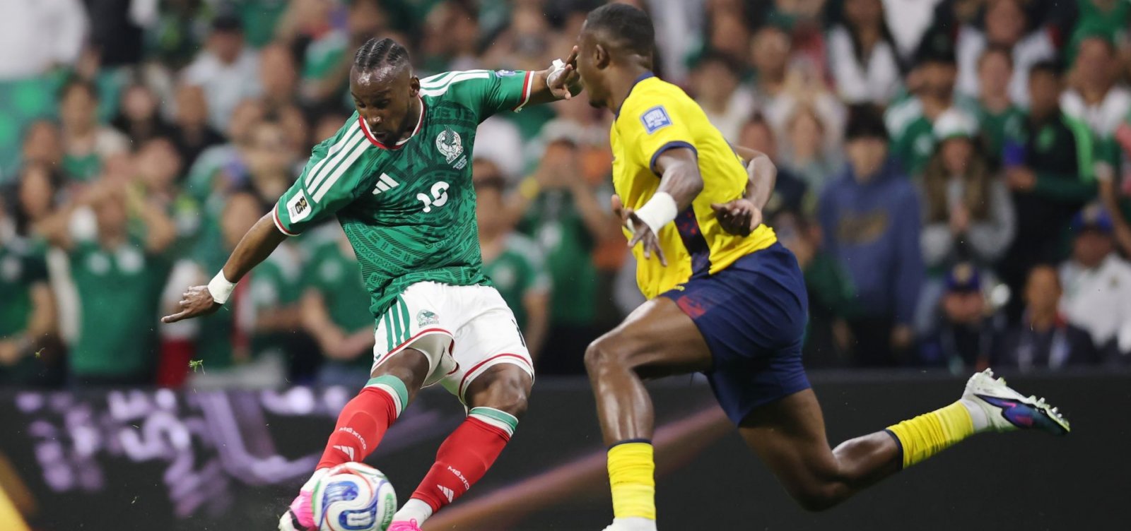 Imagem de México vence Equador com início avassalador e avança às oitavas da Copa do Mundo