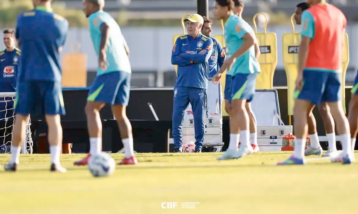 Imagem de Carlo Ancelotti comanda o primeiro treino da seleção brasileira