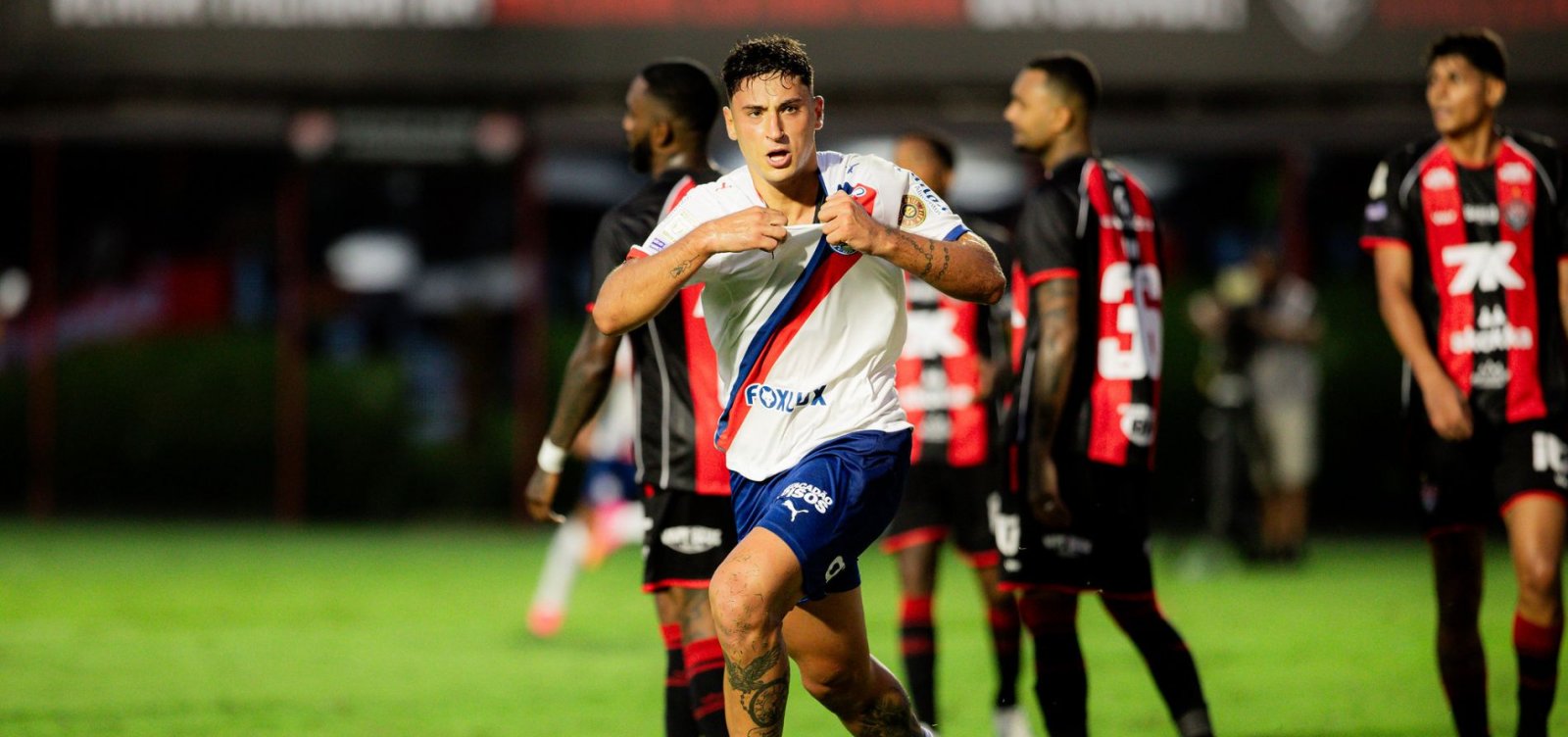 Imagem de Tabu quebrado! Bahia vence Vitória no Barradão e faz história no Brasileirão