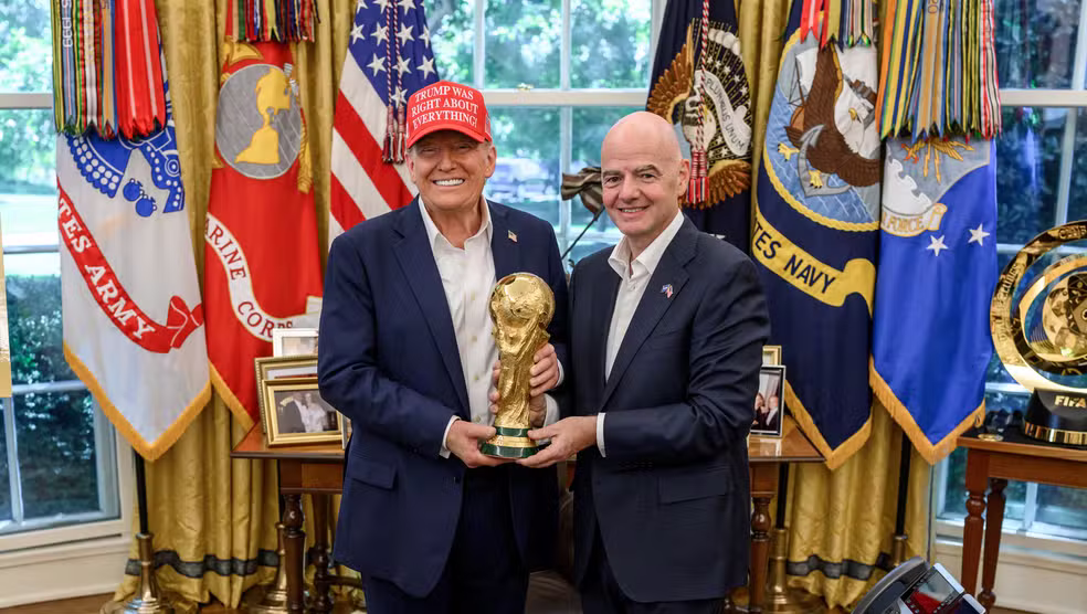 Imagem de Trump liga para presidente da Fifa após expulsão de atacante dos EUA e punição é revertida