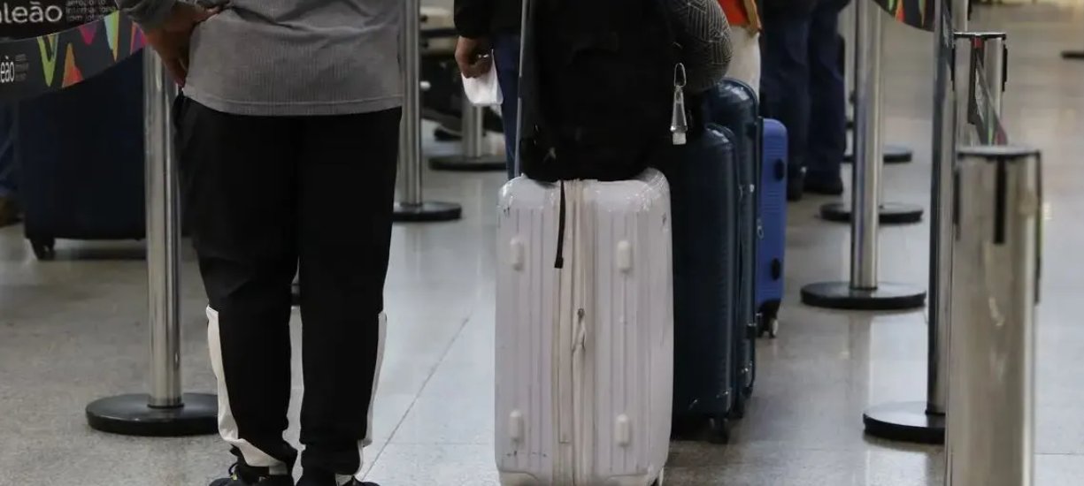 Imagem de Auditores da Receita fazem operação-padrão em aeroportos nesta terça