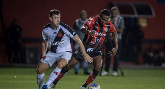 Imagem de Vitória desperdiça chances e perde para o Vasco no Barradão