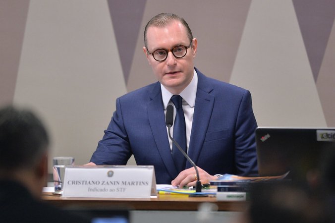 Imagem de Cristiano Zanin vota contra a descriminalização da maconha para uso pessoal