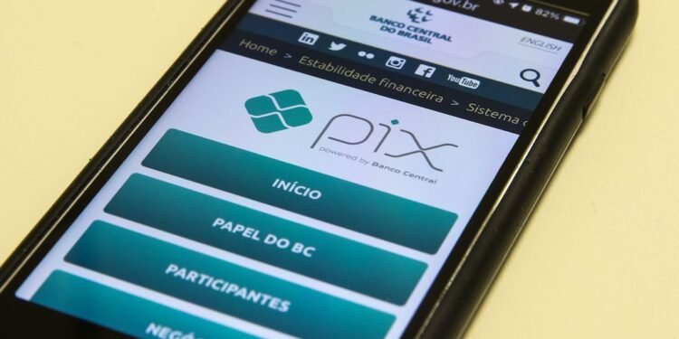 Imagem de Governo manda Caixa suspender ‘temporariamente’ cobrança de Pix para pessoa jurídica
