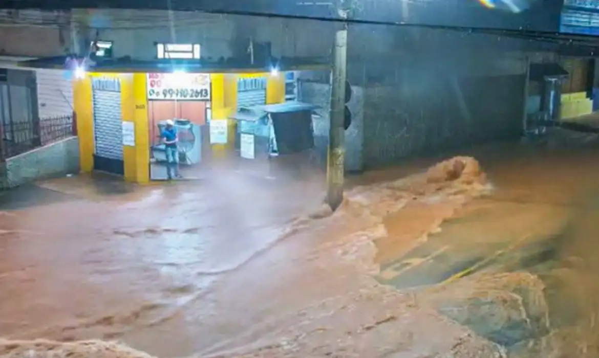 Imagem de Chuvas fortes deixam 22 mortos na Zona da Mata mineira entre Juiz de Fora e Ubá