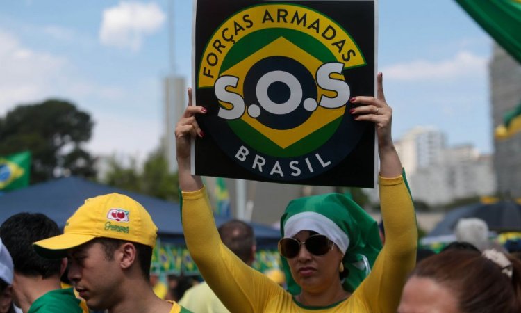 Imagem de Manifestantes permanecem mobilizados em quartéis do exército contra Lula mesmo após a posse