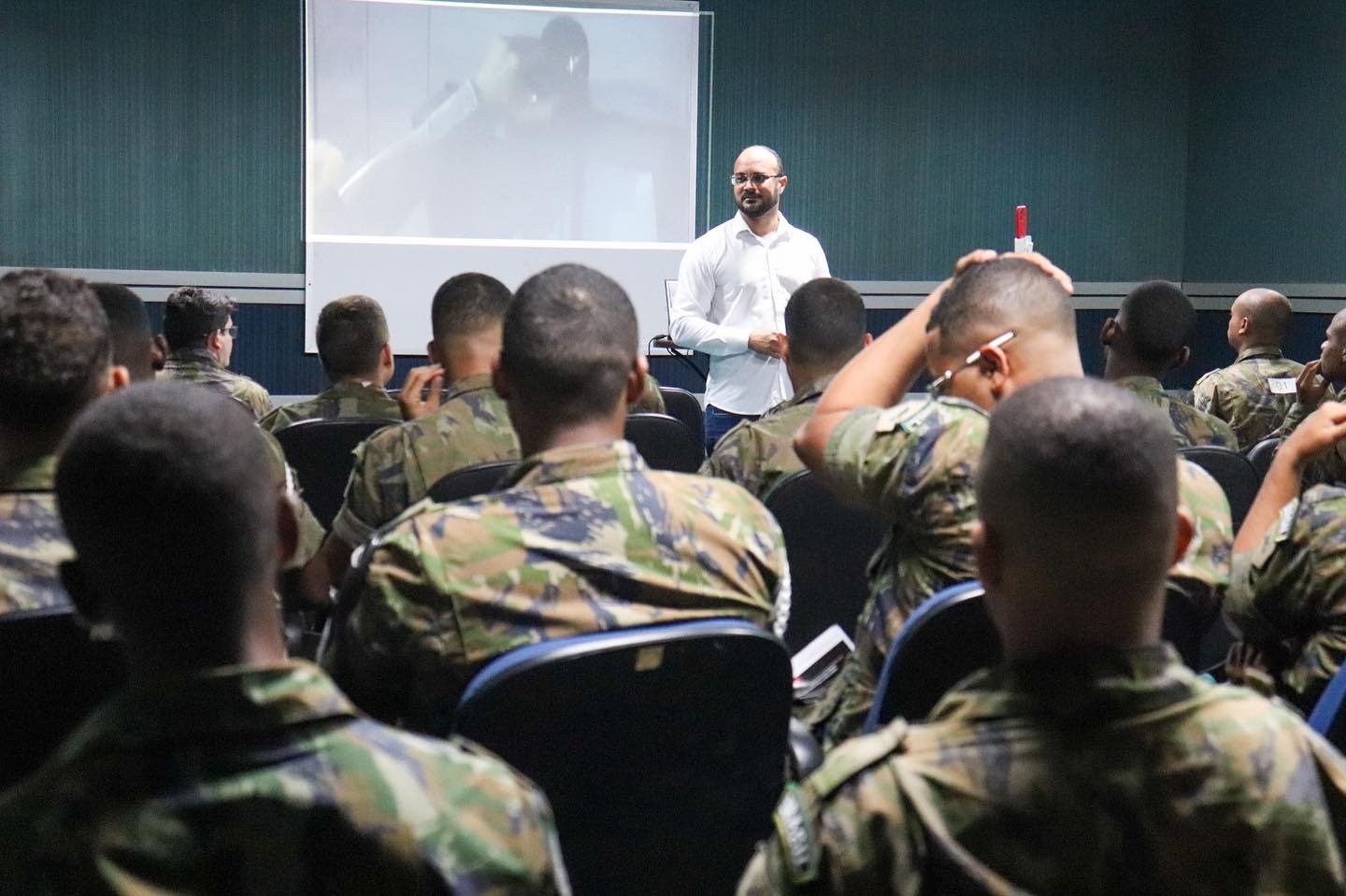 Imagem de Capitão Alden ministra palestra na Base Aérea de Salvador nesta segunda-feira 