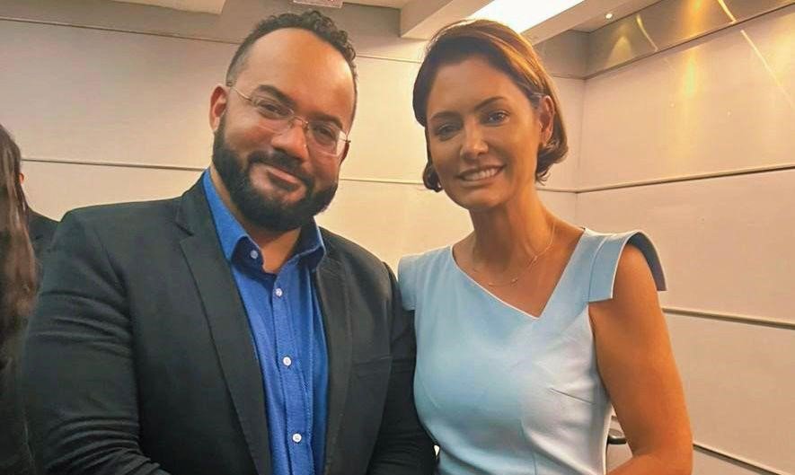 Imagem de Michelle Bolsonaro receberá Comenda Dois de Julho na Assembleia Legislativa da Bahia, proposta por Leandro de Jesus
