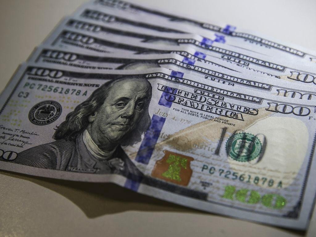 Imagem de Dólar fecha cotado a R$ 5,80 à espera do pacote de corte de gastos do governo Lula