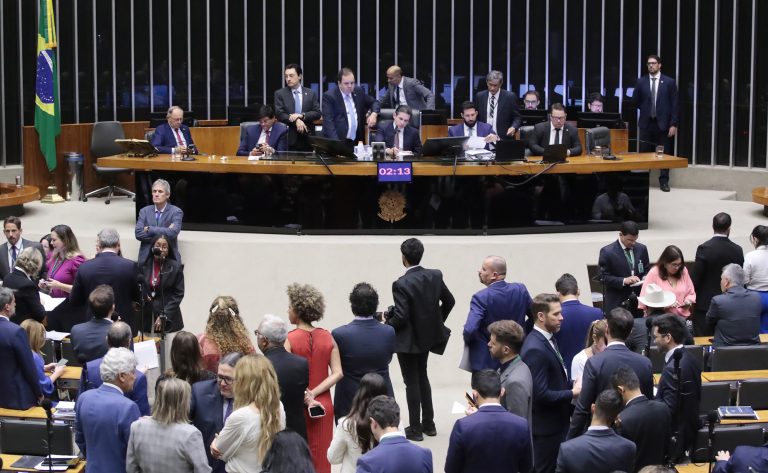 Imagem de Em vitória da oposição, Câmara aprova com 311 votos a urgência para anistia do 8 de janeiro