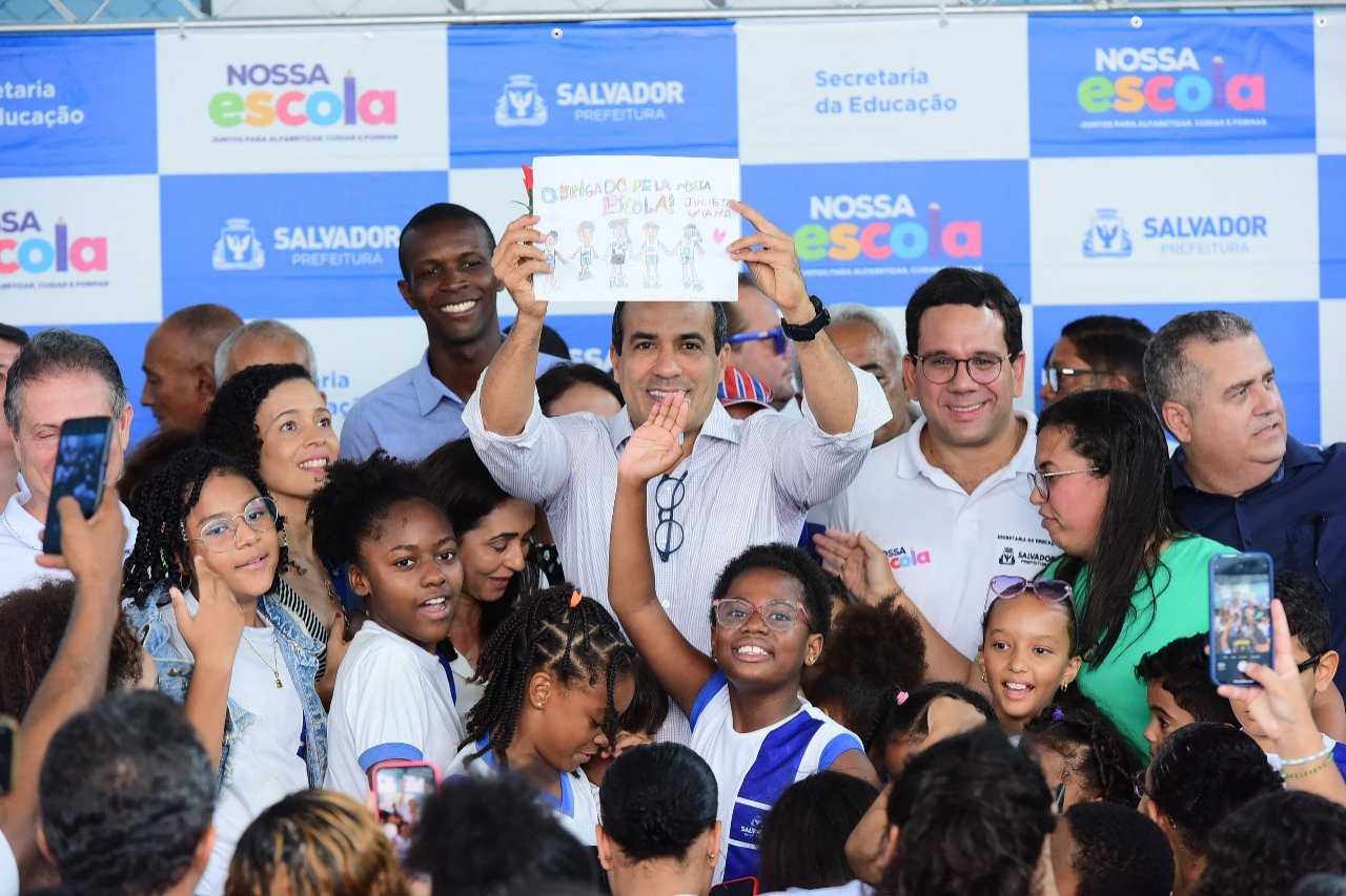 Imagem de Prefeitura entrega escola municipal na Avenida Barros Reis requalificada para atender 450 alunos