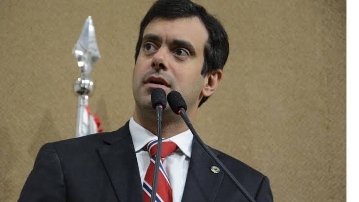 Imagem de Itamaraju: Tiago Correia envia ofício ao governo federal solicitando reparação de cratera na BR-101