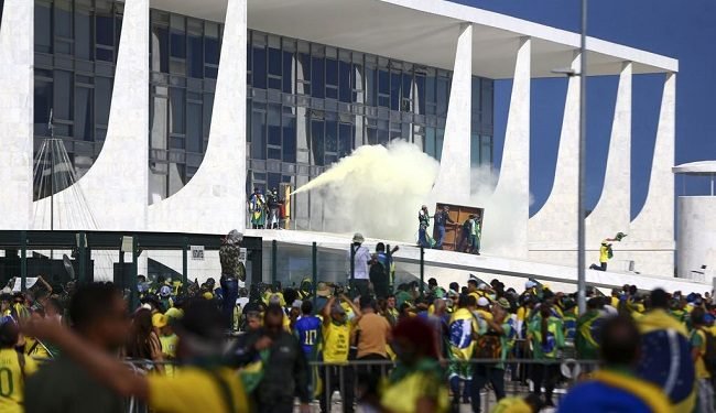 Imagem de PGR denuncia mais 152 pessoas por envolvimento em atos de vandalismo