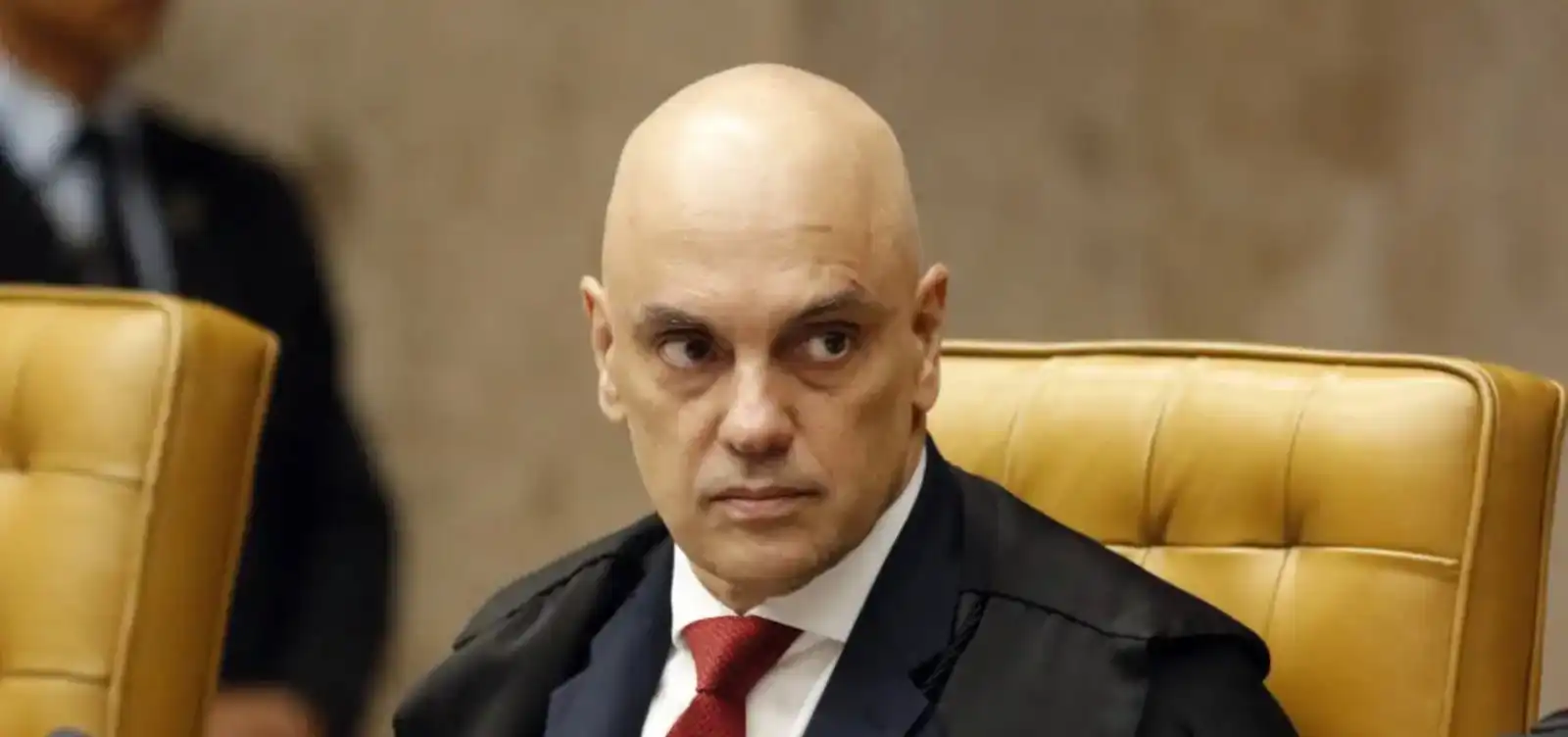 Imagem de Moraes autoriza prisão domiciliar de Bolsonaro por 90 dias após alta médica