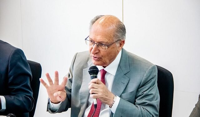 Imagem de Compras internacionais até US$ 50 vão voltar a ser taxadas, garante Alckmin