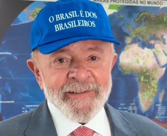 Imagem de Lula adota boné com frase ‘o Brasil é dos brasileiros’