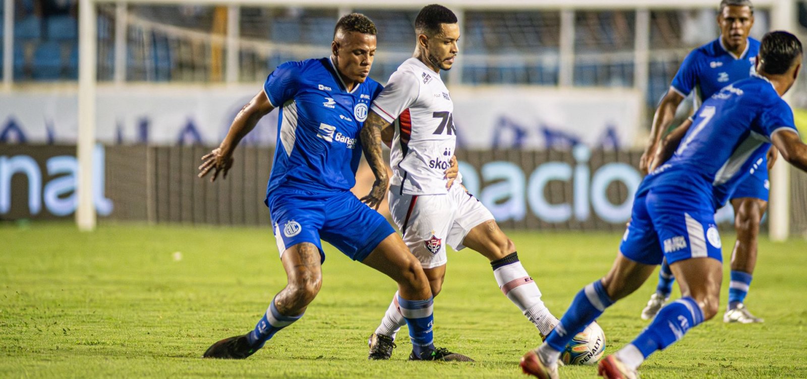 Imagem de Vitória empata com o Confiança, confirma liderança e avança às quartas da Copa do Nordeste