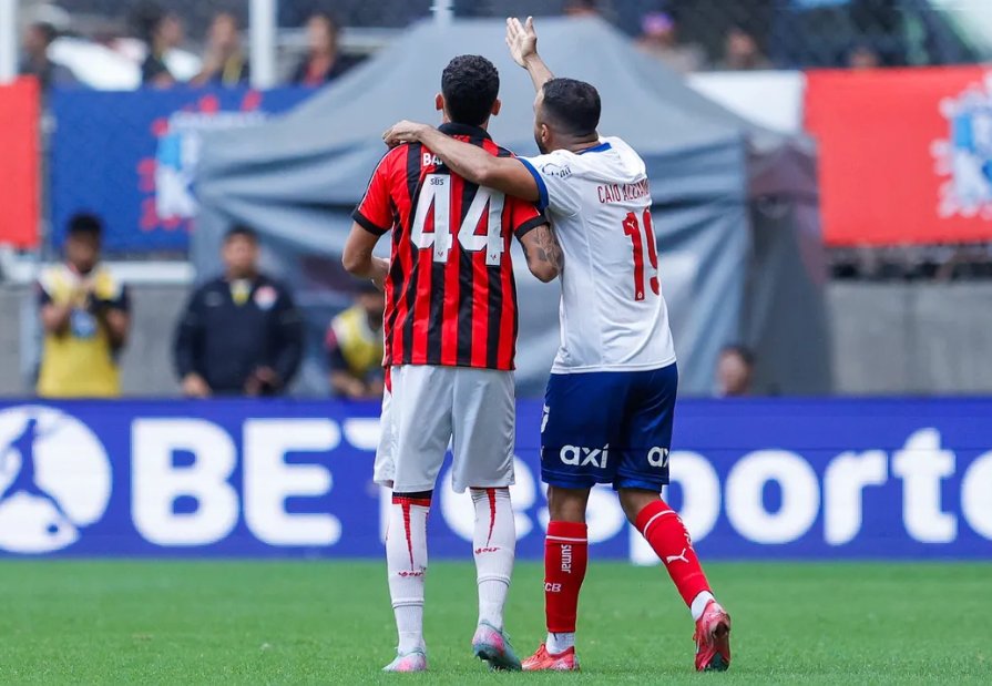 Imagem de Nova pesquisa aponta queda do Bahia e avanço do Vitória entre torcidas