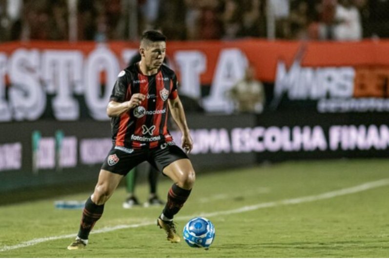 Imagem de Vitória empata com gol no fim e adia acesso à Série A