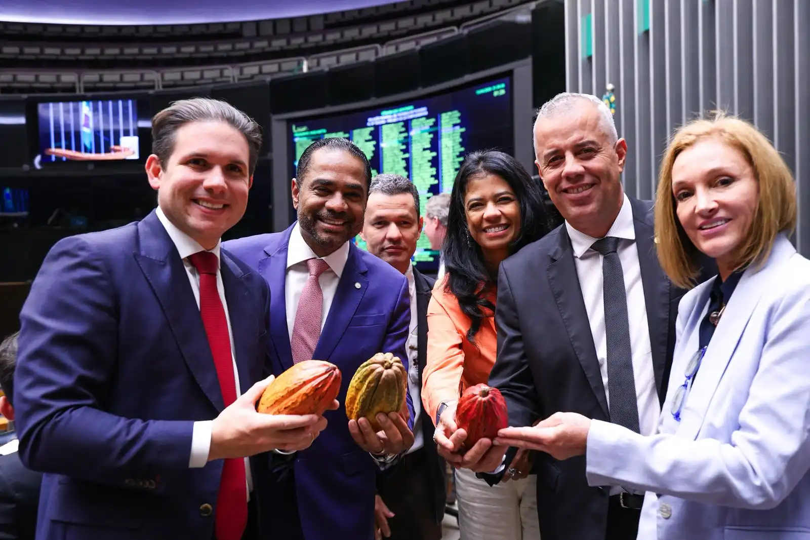 Imagem de Com relatoria de Márcio Marinho, Câmara aprova PDL que protege a produção nacional de cacau