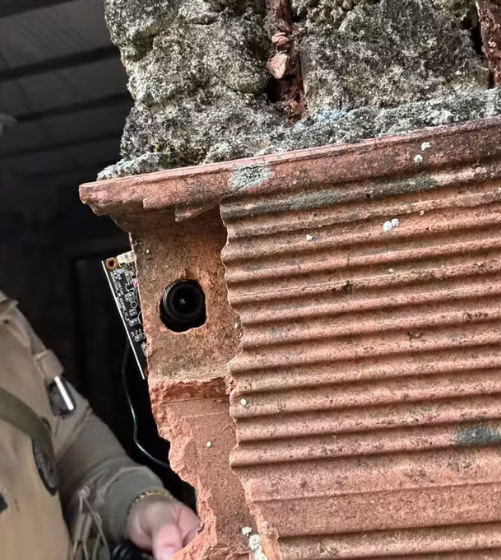 Imagem de Câmera usada por traficantes de drogas para monitorar localidade é apreendida dentro de bloco na BA